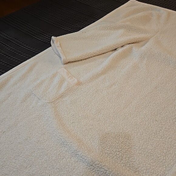 Lambie Wearable Blanket wSleeves 68x56in BathandBodyWorks Robe SOFT Fleece Cream - Picture 14 of 16